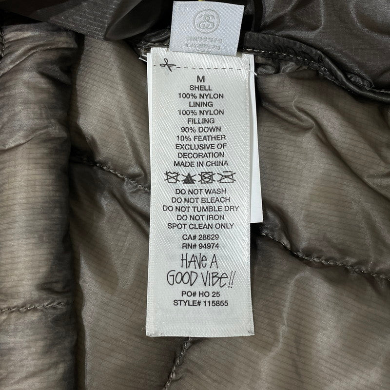 【中古品】【メンズ】 STUSSY ステューシー MIDWEIGHT PUFFER JACKET 115855 ミッドウェイト パファー ジャケット アウター ダウンジャケット 142-260313-yo-01-tei サイズ：M カラー：TAUP 万代Net店