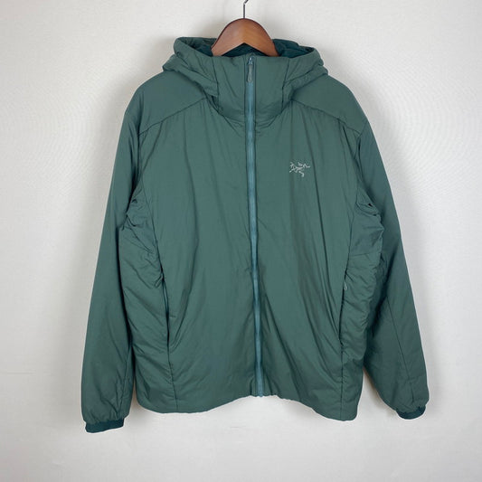 【中古品】【メンズ】 ARC'TERYX アークテリクス ATOM HEAVY WEIGHT HOODY X000007302 アトム ヘビーウエイト フーディ アウター 中綿ジャケット 144-260313-ks-08-tei サイズ：M/※フード周り汚れあり カラー：グリーン 万代Net店
