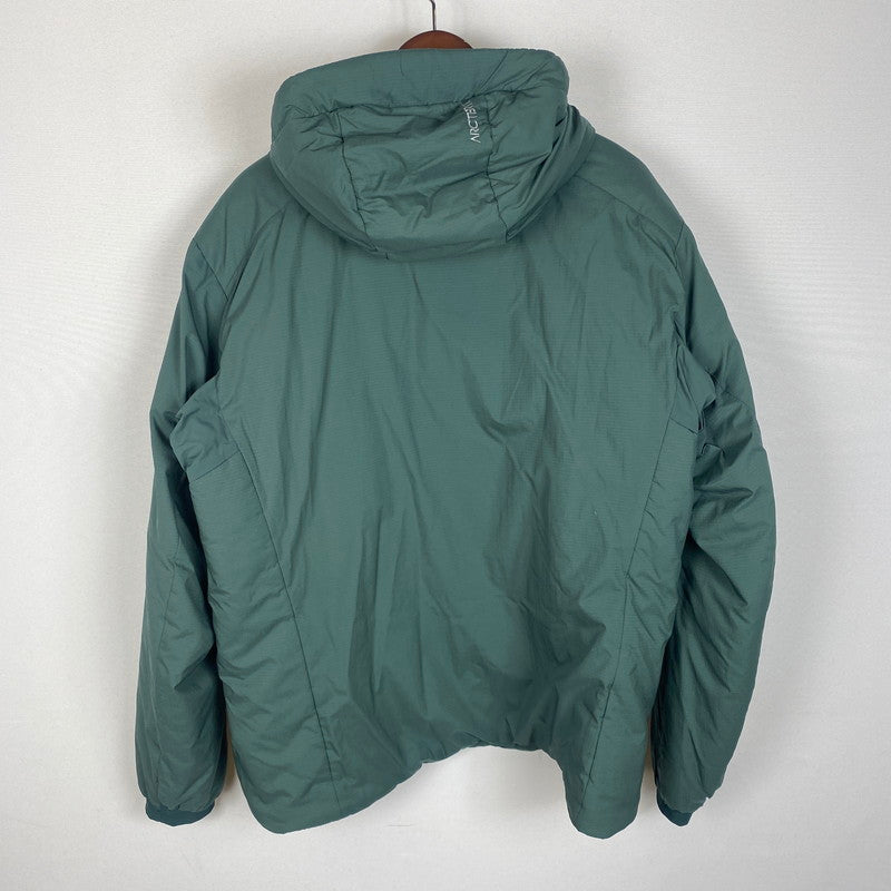 【中古品】【メンズ】 ARC'TERYX アークテリクス ATOM HEAVY WEIGHT HOODY X000007302 アトム ヘビーウエイト フーディ アウター 中綿ジャケット 144-260313-ks-08-tei サイズ：M/※フード周り汚れあり カラー：グリーン 万代Net店