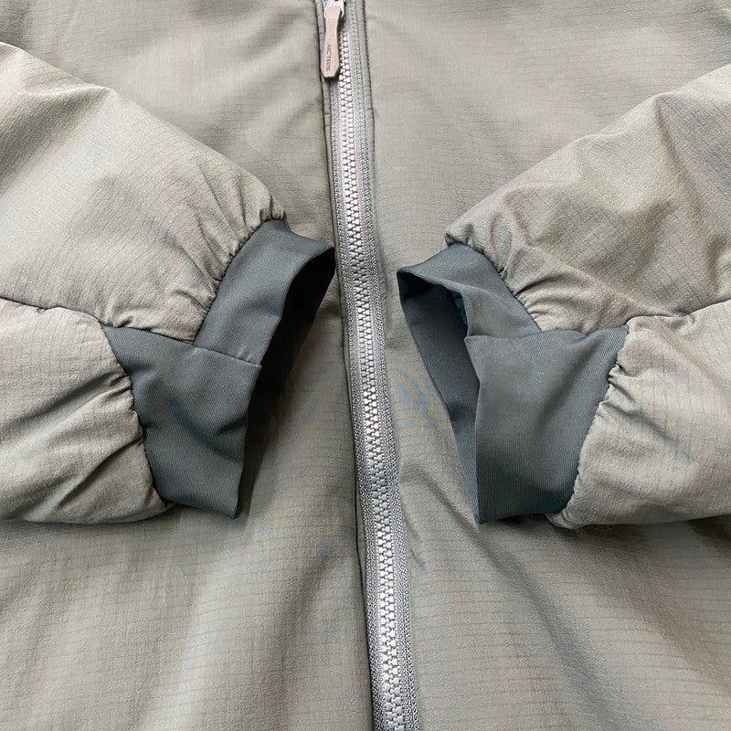 【中古品】【メンズ】 ARC'TERYX アークテリクス ATOM HEAVY WEIGHT HOODY X000007302 アトム ヘビーウエイト フーディ アウター 中綿ジャケット 144-260313-ks-08-tei サイズ：M/※フード周り汚れあり カラー：グリーン 万代Net店