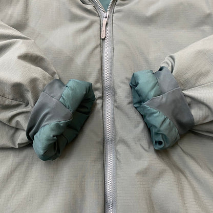 【中古品】【メンズ】 ARC'TERYX アークテリクス ATOM HEAVY WEIGHT HOODY X000007302 アトム ヘビーウエイト フーディ アウター 中綿ジャケット 144-260313-ks-08-tei サイズ：M/※フード周り汚れあり カラー：グリーン 万代Net店