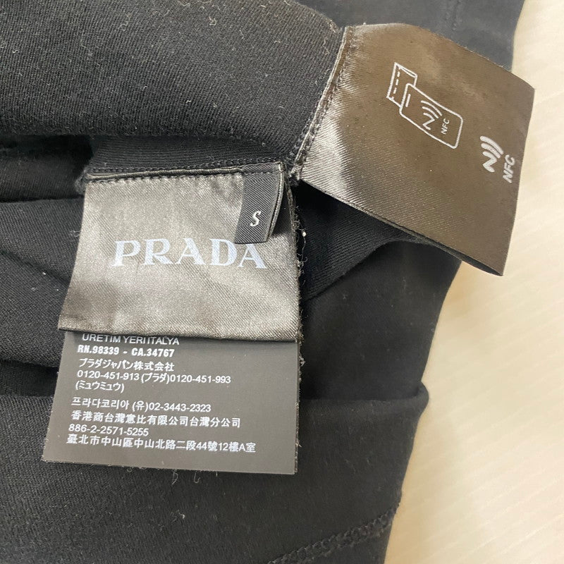 【中古品】【メンズ】 PRADA プラダ UJN861S232 トライアングルプレート コットン Tシャツ 半袖 トップス 141-260313-ks-16-tei サイズ：S カラー：ブラック 万代Net店