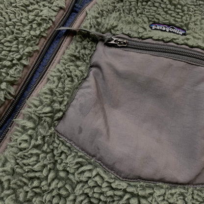 【中古品】【メンズ】 patagonia パタゴニア CLASSIC RETRO CARDIGAN MADE IN USA 23024 クラッシック レトロ カーディガン トップス ジャケット USA製 144-260315-ko-03-tei サイズ：S カラー：グリーン系 万代Net店