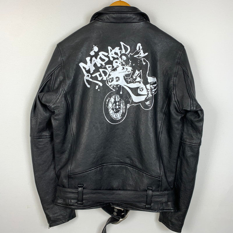 【中古品】【メンズ】 KADOYA カドヤ × KAMEN RIDER 仮面ライダー 別注 コラボ MASKED-R ONE JACKET マスクド アール ワン ジャケット ラムレザー 仮面ライダー1号 145-260316-ko-19-tei サイズ：M カラー：ブラック 万代Net店