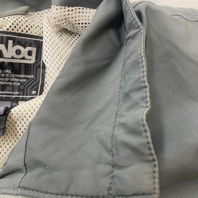 【現状渡し品】【メンズ】 ELECTRIC COTTAGE エレクトリックコテージ × BURTON ANALOG バートン アナログ 別注 コラボ 01's Q JACKET キュー ジャケット ライトアウター 140-260327-ks-12-tei サイズ：L/※袖ロゴ消えあり カラー：グレー 万代Net店