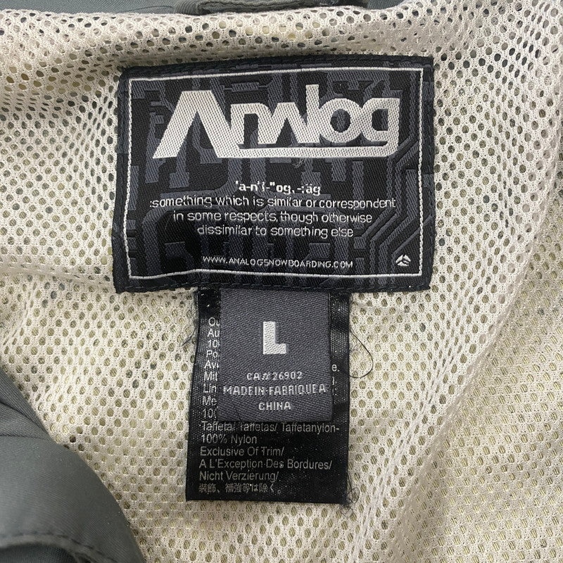 【現状渡し品】【メンズ】 ELECTRIC COTTAGE エレクトリックコテージ × BURTON ANALOG バートン アナログ 別注 コラボ 01's Q JACKET キュー ジャケット ライトアウター 140-260327-ks-12-tei サイズ：L/※袖ロゴ消えあり カラー：グレー 万代Net店