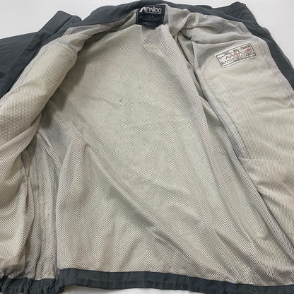 【現状渡し品】【メンズ】 ELECTRIC COTTAGE エレクトリックコテージ × BURTON ANALOG バートン アナログ 別注 コラボ 01's Q JACKET キュー ジャケット ライトアウター 140-260327-ks-12-tei サイズ：L/※袖ロゴ消えあり カラー：グレー 万代Net店