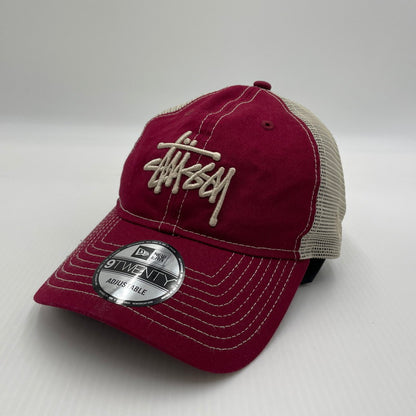 【中古品】【メンズ】 STUSSY ステューシー × NEW ERA ニューエラ 別注 コラボ 9TWENTY BASIC TRUCKER 1311126 ナイントゥエンティベーシック トラッカー キャップ 帽子 185-260704-yo-10-tei サイズ：57cm カラー：CARDINAL 万代Net店