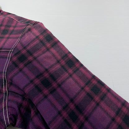 【中古品】【メンズ】 × TRUE RELIGION トゥルーレリジョン 別注 コラボ 25FW PLAID QUILTED FLANNEL SHIRT プレイド キルティング フランネル シャツ ジャケット ライトアウター 149-260404-yo-13-fuzh サイズ：XL カラー：パープル 万代Net店