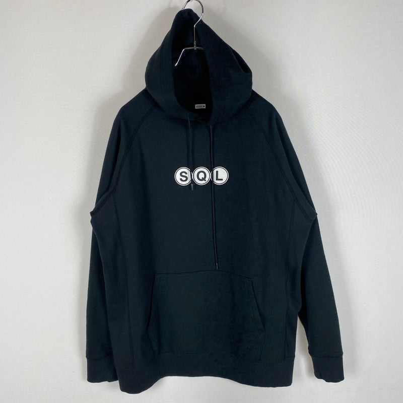 【中古品】【メンズ】 SEQUEL シークエル SQL LOGO HOODIE SQL ロゴ フーディー トップス プルオーバーパーカー 142-260413-ks-11-tei サイズ：S カラー：ブラック 万代Net店