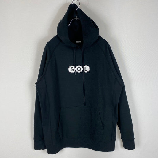 【中古品】【メンズ】 SEQUEL シークエル SQL LOGO HOODIE SQL ロゴ フーディー トップス プルオーバーパーカー 142-260413-ks-11-tei サイズ：S カラー：ブラック 万代Net店