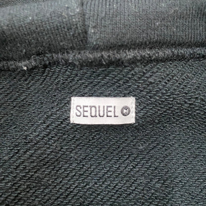 【中古品】【メンズ】 SEQUEL シークエル SQL LOGO HOODIE SQL ロゴ フーディー トップス プルオーバーパーカー 142-260413-ks-11-tei サイズ：S カラー：ブラック 万代Net店