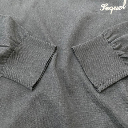 【中古品】【メンズ】 SEQUEL シークエル 25SS LOGO CREW NECK COTTON SWEATER ロゴ クルーネック コットンセーター 長袖 トップス 142-260413-ks-04-tei サイズ：S カラー：ブラック 万代Net店