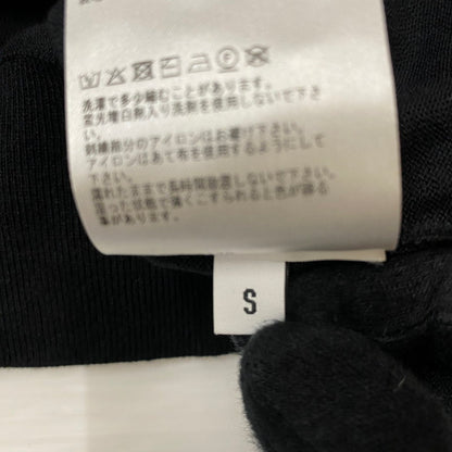 【中古品】【メンズ】 SEQUEL シークエル 25SS LOGO CREW NECK COTTON SWEATER ロゴ クルーネック コットンセーター 長袖 トップス 142-260413-ks-04-tei サイズ：S カラー：ブラック 万代Net店