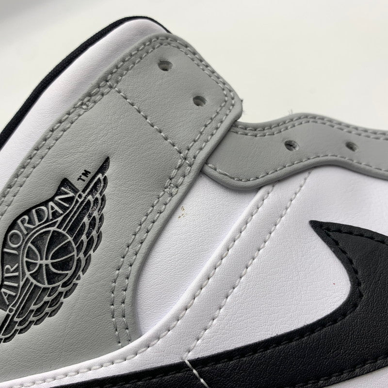 【中古品】【メンズ】 NIKE ナイキ AIR JORDAN 1 MID LIGHT SMOKE GREY WHITE BLACK 554724-092 エアジョーダン1 ミッド スニーカー 靴 シューズ 160-260711-ko-08-tei サイズ：29cm カラー：ホワイトグレー 万代Net店