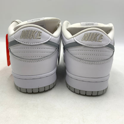 【中古品】【メンズ】 NIKE ナイキ × Supreme シュプリーム 別注 コラボ 25AW DUNK LOW WHITE METALLIC SILVER HQ8487-100 ダンク ロー スニーカー 靴 シューズ 160-260627-ko-01-tei サイズ：28.5cm カラー：ホワイト 万代Net店