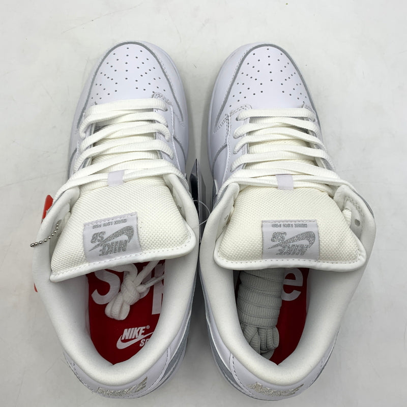 【中古品】【メンズ】 NIKE ナイキ × Supreme シュプリーム 別注 コラボ 25AW DUNK LOW WHITE METALLIC SILVER HQ8487-100 ダンク ロー スニーカー 靴 シューズ 160-260627-ko-01-tei サイズ：28.5cm カラー：ホワイト 万代Net店