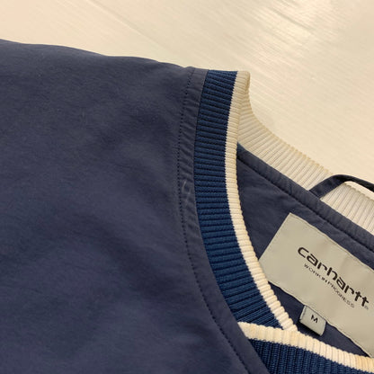 【中古品】【メンズ】 Carhartt WIP カーハートワークインプログレス DIVISION SCRIPT COACH PULLOVER I023625 ディビジョン スクリプト コーチプルオーバー アウター コーチジャケット 145-260419-ko-15-fuzh サイズ：M カラー：ネイビー 万代Net店