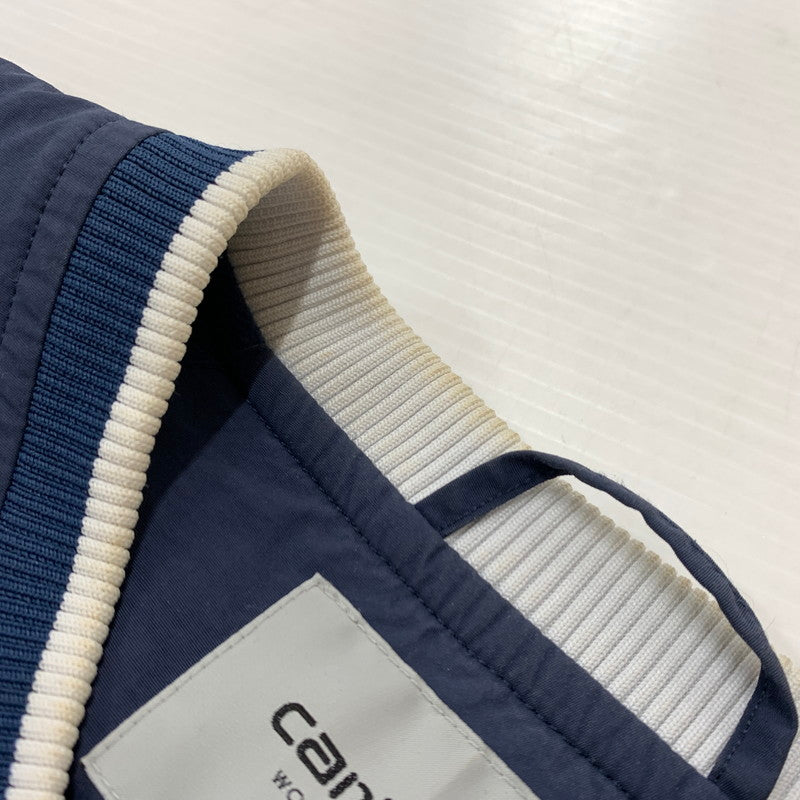 【中古品】【メンズ】 Carhartt WIP カーハートワークインプログレス DIVISION SCRIPT COACH PULLOVER I023625 ディビジョン スクリプト コーチプルオーバー アウター コーチジャケット 145-260419-ko-15-fuzh サイズ：M カラー：ネイビー 万代Net店
