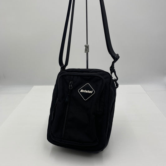 【中古品】【メンズ】 F.C.R.B. エフシーアールビー 24SS TOUR MINI SHOULDER BAG FCRB-232097 ツアー ミニ ショルダーバッグ カバン 188-260529-ks-08-tei カラー：ブラック 万代Net店