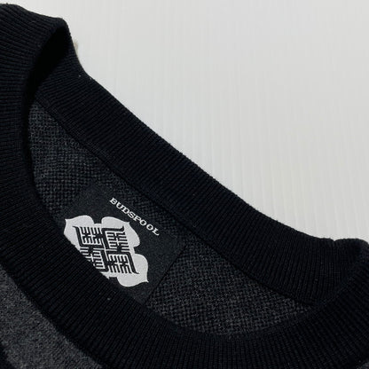 【中古品】【メンズ】 GAKKIN ガッキン × BUDSPOOL バッズプール 別注 コラボ JACQUARD SWEATER 花罰 ジャガードセーター 長袖 トップス ニット 147-260417-yo-08-tei サイズ：L カラー：ブラック/グレー 万代Net店