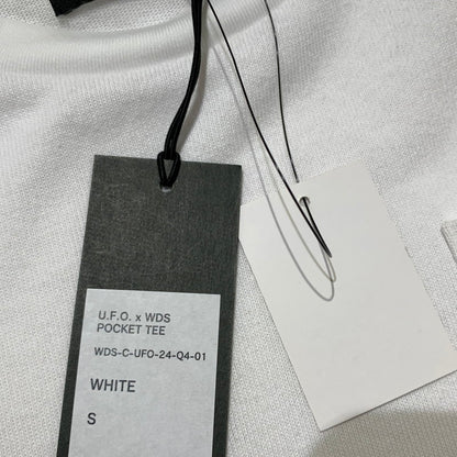 【中古品】【メンズ】 WINDANDSEA ウィンダンシー ×UFO ユー エフ オー 日清焼そば 別注 コラボ S/S POCKET TEE WDS-C-UFO-24-Q4-01 ショートスリーブ ポケット Tシャツ 半袖 トップス 142-260703-yo-12-tei サイズ：S カラー：ホワイト 万代Net店