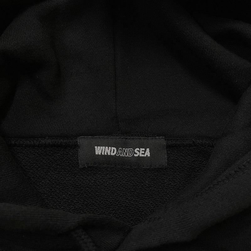 【中古品】【メンズ】 WINDANDSEA ウィンダンシー × 万豚記 別注 コラボ LOGO HOODIE WDS-C-WZJ-24-Q3-01 ロゴ フーディー トップス プルオーバーパーカー 142-260418-ko-06-fuzh サイズ：M カラー：ブラック 万代Net店