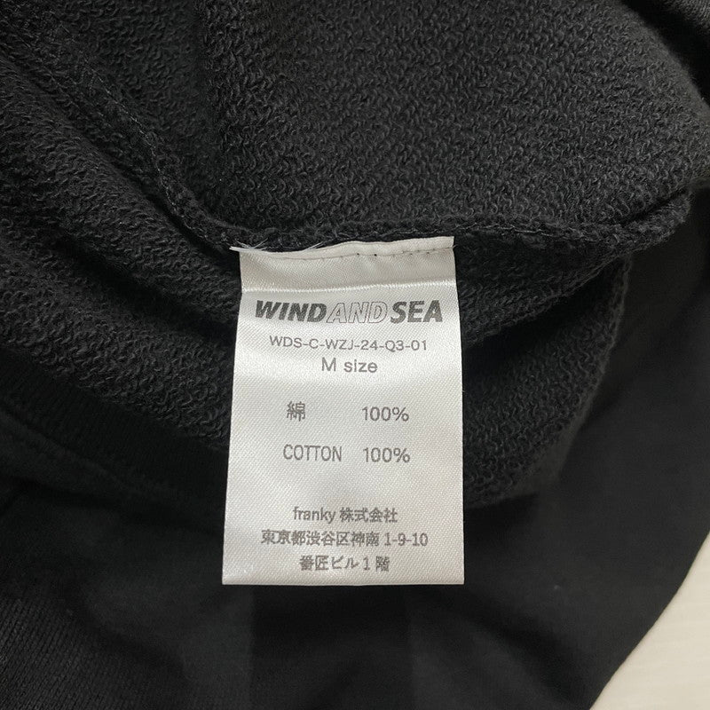 【中古品】【メンズ】 WINDANDSEA ウィンダンシー × 万豚記 別注 コラボ LOGO HOODIE WDS-C-WZJ-24-Q3-01 ロゴ フーディー トップス プルオーバーパーカー 142-260418-ko-06-fuzh サイズ：M カラー：ブラック 万代Net店