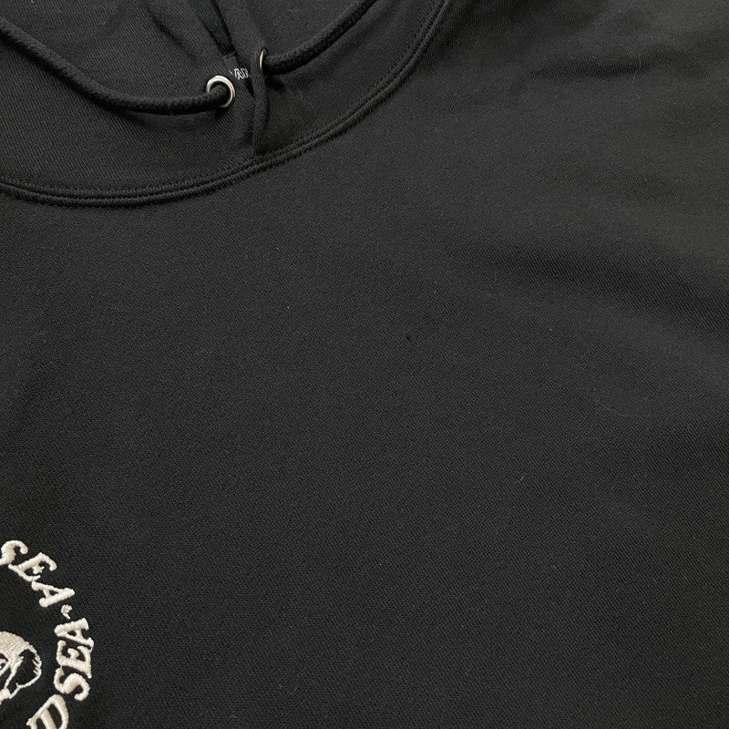 【中古品】【メンズ】 WINDANDSEA ウィンダンシー × 万豚記 別注 コラボ LOGO HOODIE WDS-C-WZJ-24-Q3-01 ロゴ フーディー トップス プルオーバーパーカー 142-260418-ko-06-fuzh サイズ：M カラー：ブラック 万代Net店