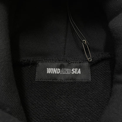 【中古品】【メンズ】 WIND AND SEA ウィンダンシー × 幽遊白書 別注 コラボ REIGAN HOODIE WDS-YYHS-01 レイガン フーディー トップス プルオーバーパーカー 142-260418-ko-07-tei サイズ：S カラー：ブラック 万代Net店
