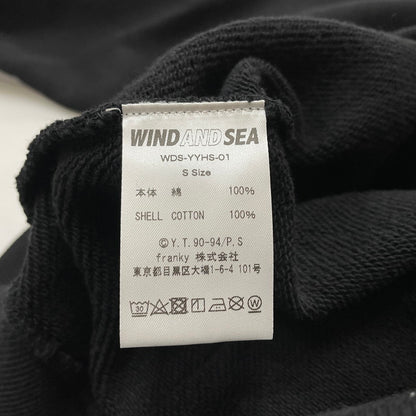 【中古品】【メンズ】 WIND AND SEA ウィンダンシー × 幽遊白書 別注 コラボ REIGAN HOODIE WDS-YYHS-01 レイガン フーディー トップス プルオーバーパーカー 142-260418-ko-07-tei サイズ：S カラー：ブラック 万代Net店