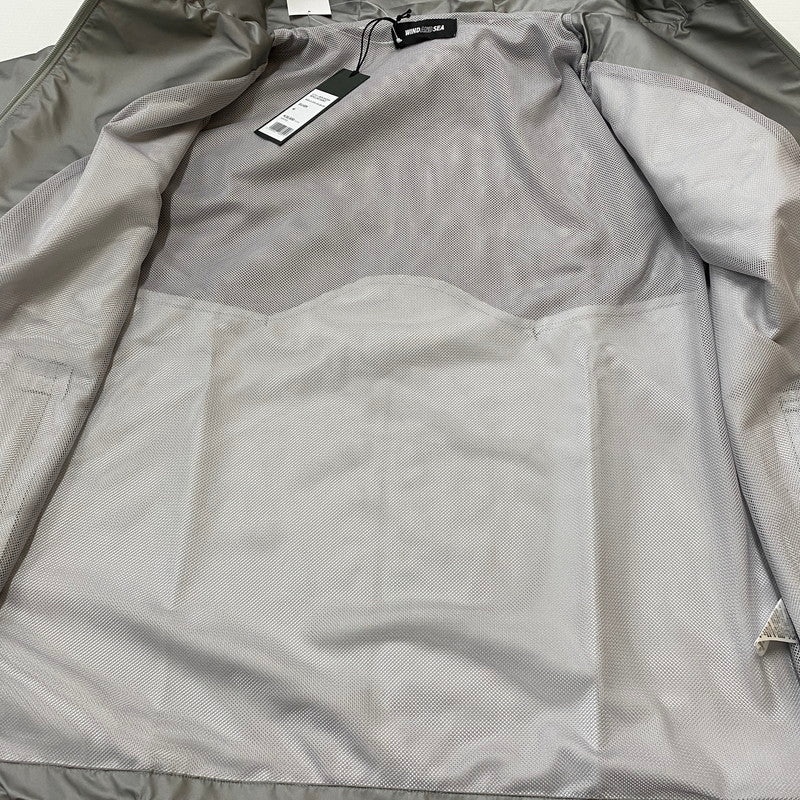 【中古美品】【メンズ】 WINDANDSEA ウィンダンシー × UFO ユー エフ オー 別注 コラボ WATER REPELLET JACKET WDS-C-UDO-24-Q4-05 ウォーターリペレント ジャケット ライトアウター 142-260418-ks-08-tei サイズ：M カラー：シルバー 万代Net店