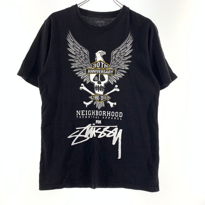 【中古品】【メンズ】 STUSSY ステューシー × NEIGHBORHOOD ネイバーフッド 別注 コラボ 30TH ANNIVERSARY TEE 30周年記念 Tシャツ 半袖 トップス 142-260615-yo-03-tei サイズ：S カラー：ブラック 万代Net店
