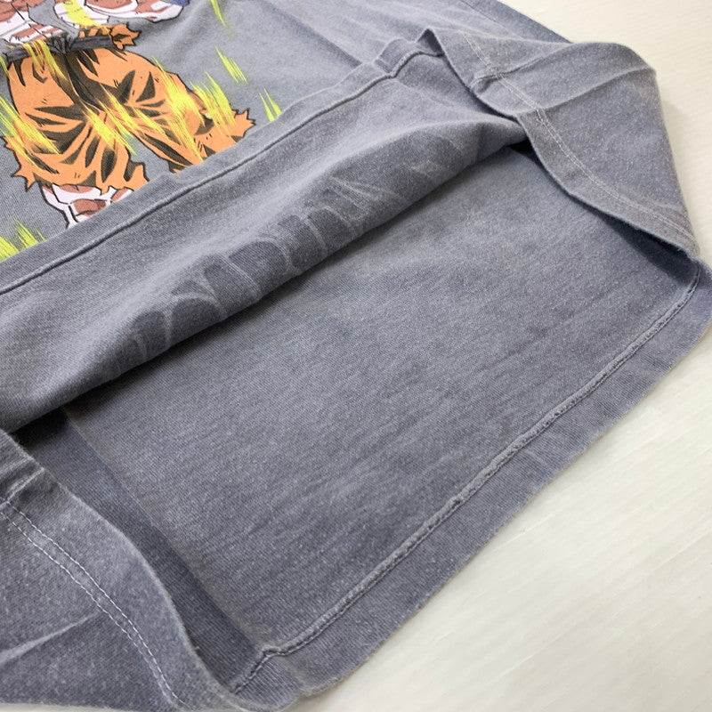 【現状渡し品】【メンズ】 DRAGON BALL Z ドラゴンボールゼット 00's SUPER SAIYAN SON GOKU S/S TEE スーパーサイヤ人 孫悟空 ショートスリーブ Tシャツ トップス 半袖 145-260423-ko-02-tei サイズ：M カラー：グレー 万代Net店