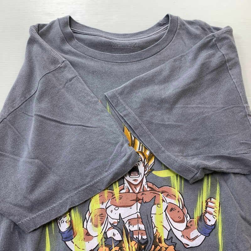 【現状渡し品】【メンズ】 DRAGON BALL Z ドラゴンボールゼット 00's SUPER SAIYAN SON GOKU S/S TEE スーパーサイヤ人 孫悟空 ショートスリーブ Tシャツ トップス 半袖 145-260423-ko-02-tei サイズ：M カラー：グレー 万代Net店