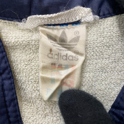 【現状渡し品】【メンズ】 ADIDAS アディダス 80's FULL ZIP LOGO JACKET VINTAGE 80年代 フルジップ ロゴ ジャケット ライトアウター ブルゾン OPTI ジップ 148-260424-ks-03-tei サイズ：サイズ表記なし カラー：ネイビー 万代Net店