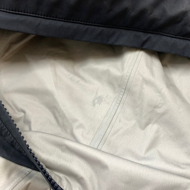 【現状渡し品】【メンズ】 DESCENTE デサント 24SS HARD SHELL JACKET DAMXGK30X ハードシェル ジャケット ライトアウター ナイロンジャケット 144-260429-ko-16-tei サイズ：L カラー：ブラック系/チャコール 万代Net店