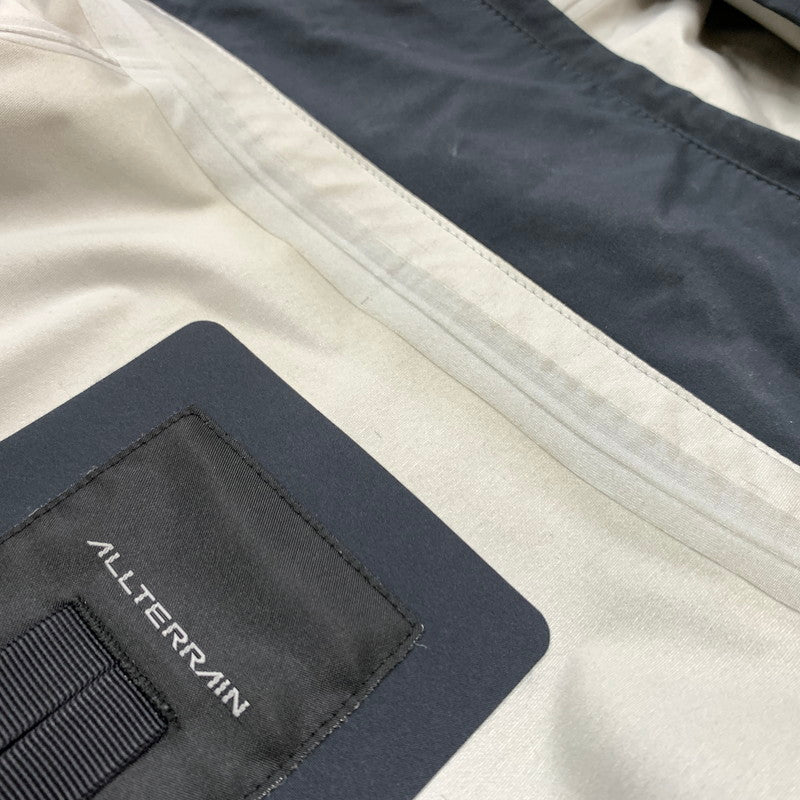 【現状渡し品】【メンズ】 DESCENTE デサント 24SS HARD SHELL JACKET DAMXGK30X ハードシェル ジャケット ライトアウター ナイロンジャケット 144-260429-ko-16-tei サイズ：L カラー：ブラック系/チャコール 万代Net店