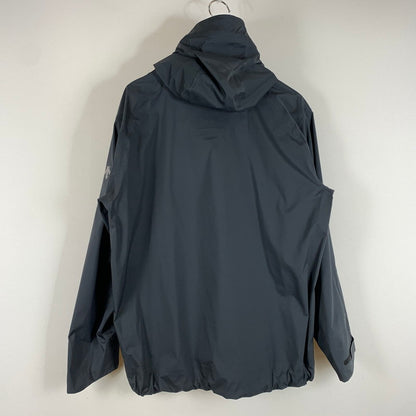 【現状渡し品】【メンズ】 DESCENTE デサント 24SS HARD SHELL JACKET DAMXGK30X ハードシェル ジャケット ライトアウター ナイロンジャケット 144-260429-ko-16-tei サイズ：L カラー：ブラック系/チャコール 万代Net店
