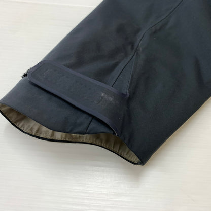 【現状渡し品】【メンズ】 DESCENTE デサント 24SS HARD SHELL JACKET DAMXGK30X ハードシェル ジャケット ライトアウター ナイロンジャケット 144-260429-ko-16-tei サイズ：L カラー：ブラック系/チャコール 万代Net店