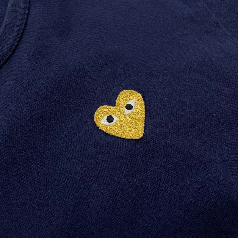 【中古品】【メンズ】 PLAY COMME DES GARCONS プレイコムデギャルソン GOLD HEART LOGO TEE AZ-T216 ゴールドハート ロゴ Tシャツ 半袖 トップス 140-260623-yo-08-tei サイズ：L カラー：ネイビー 万代Net店