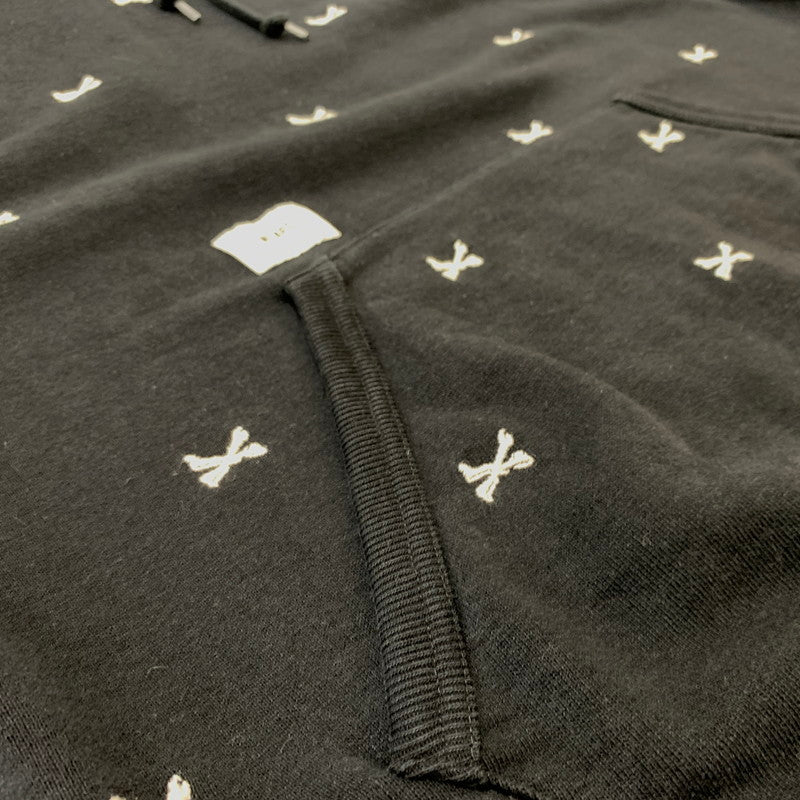 【中古品】【メンズ】 WTAPS ダブルタップス 22AW ACNE HOODY CTPLL TEXTILE 222ATDT-CSM26 クロスボーン フーディ トップス プルオーバーパーカー 142-260429-ko-09-fuzh サイズ：4 カラー：ブラック 万代Net店