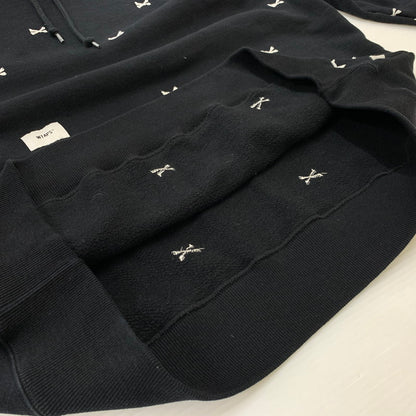 【中古品】【メンズ】 WTAPS ダブルタップス 22AW ACNE HOODY CTPLL TEXTILE 222ATDT-CSM26 クロスボーン フーディ トップス プルオーバーパーカー 142-260429-ko-09-fuzh サイズ：4 カラー：ブラック 万代Net店