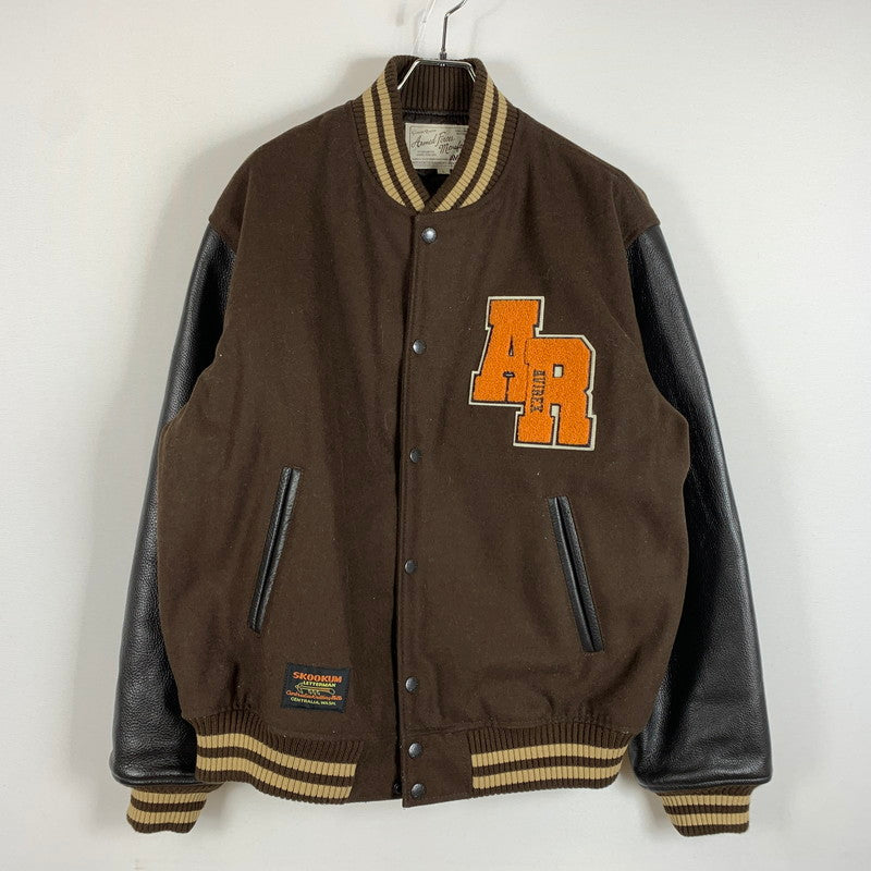 【中古品】【メンズ】 AVIREX アヴィレックス × SKOOKUM スクーカム 別注 コラボ VARSITY JACKET 6112166 バーシティ ジャケット アウター レザー スタジャン 142-260429-ko-06-tei サイズ：L カラー：ブラウン 万代Net店