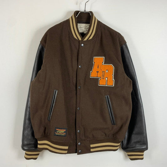 【中古品】【メンズ】 AVIREX アヴィレックス × SKOOKUM スクーカム 別注 コラボ VARSITY JACKET 6112166 バーシティ ジャケット アウター レザー スタジャン 142-260429-ko-06-tei サイズ：L カラー：ブラウン 万代Net店