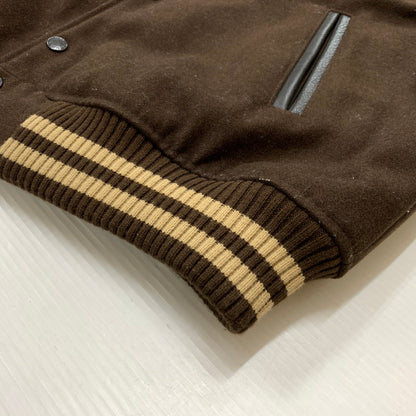 【中古品】【メンズ】 AVIREX アヴィレックス × SKOOKUM スクーカム 別注 コラボ VARSITY JACKET 6112166 バーシティ ジャケット アウター レザー スタジャン 142-260429-ko-06-tei サイズ：L カラー：ブラウン 万代Net店