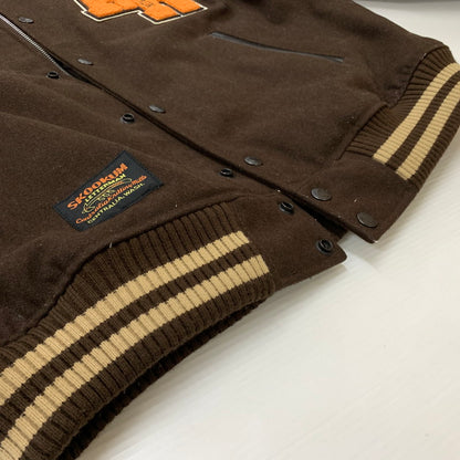 【中古品】【メンズ】 AVIREX アヴィレックス × SKOOKUM スクーカム 別注 コラボ VARSITY JACKET 6112166 バーシティ ジャケット アウター レザー スタジャン 142-260429-ko-06-tei サイズ：L カラー：ブラウン 万代Net店