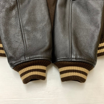 【中古品】【メンズ】 AVIREX アヴィレックス × SKOOKUM スクーカム 別注 コラボ VARSITY JACKET 6112166 バーシティ ジャケット アウター レザー スタジャン 142-260429-ko-06-tei サイズ：L カラー：ブラウン 万代Net店