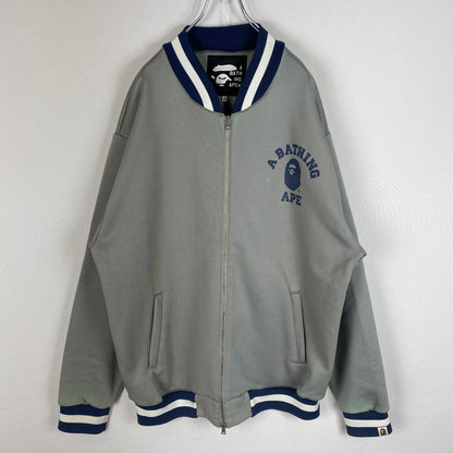 【現状渡し品】【メンズ】 A BATHING APE アベイシングエイプ 90's COLLEGE LOGO BLOUSON 90年代 カレッジロゴ ブルゾン ライトアウター 142-260427-ks-05-tei サイズ：XL/※シミあり カラー：グレー 万代Net店