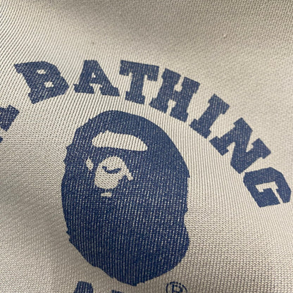 【現状渡し品】【メンズ】 A BATHING APE アベイシングエイプ 90's COLLEGE LOGO BLOUSON 90年代 カレッジロゴ ブルゾン ライトアウター 142-260427-ks-05-tei サイズ：XL/※シミあり カラー：グレー 万代Net店